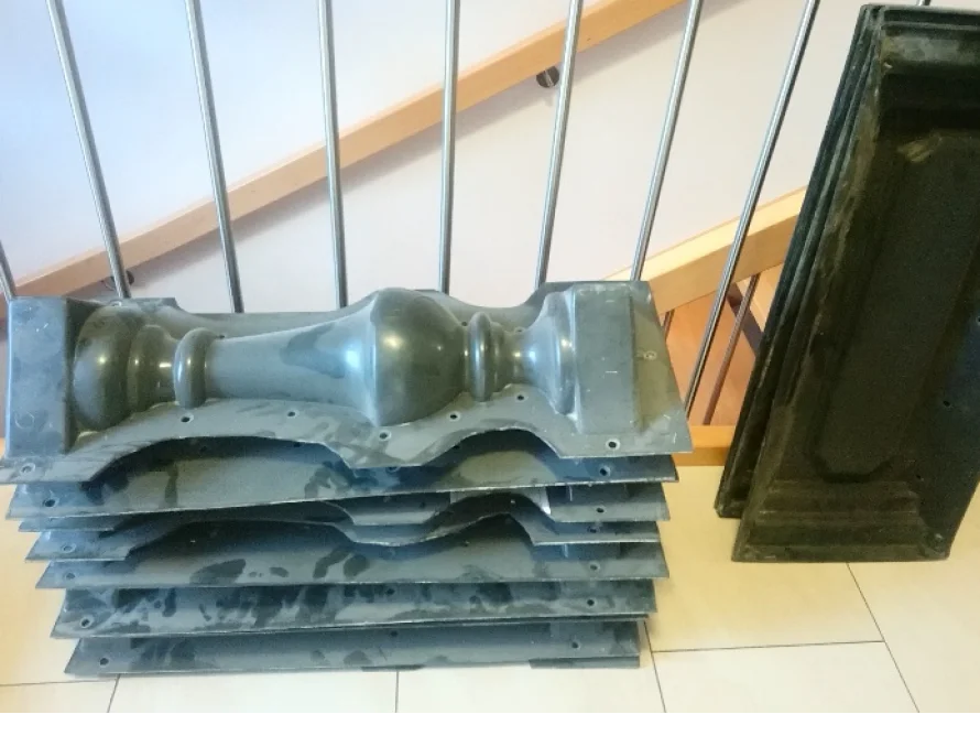Mehrere Formen für Baluster aus Kunststoff