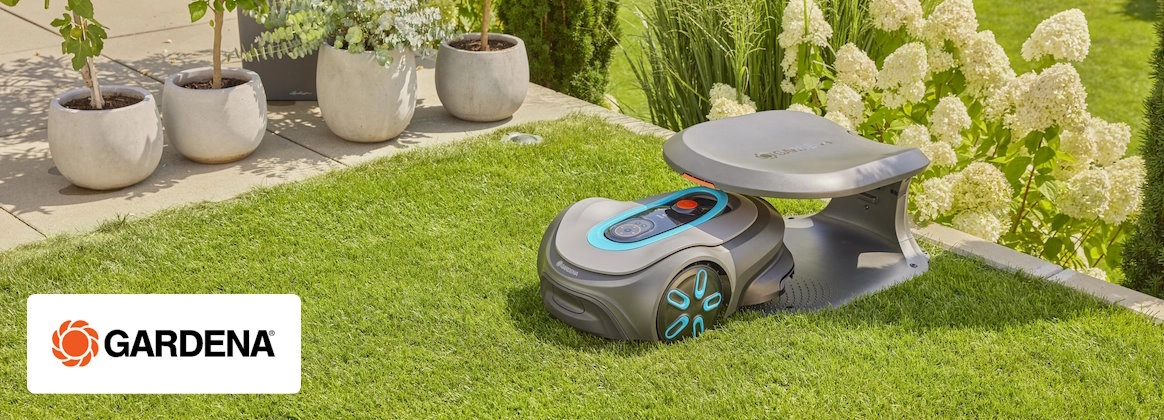 Mähroboter auf Rasenfläche