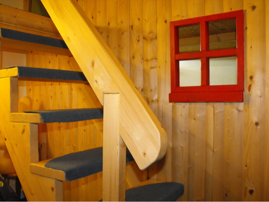 Schlaf- und Spielhaus indoor