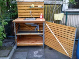 Gartenspüle aus Holz