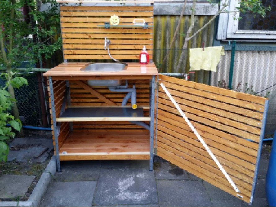 Gartenspüle aus Holz