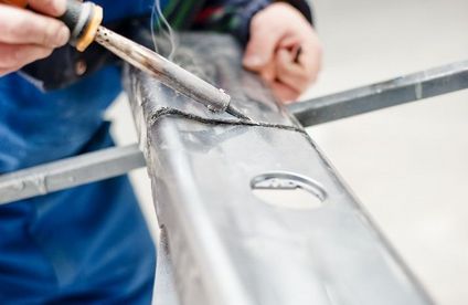 Reparieren Kunststoff wird reparieret