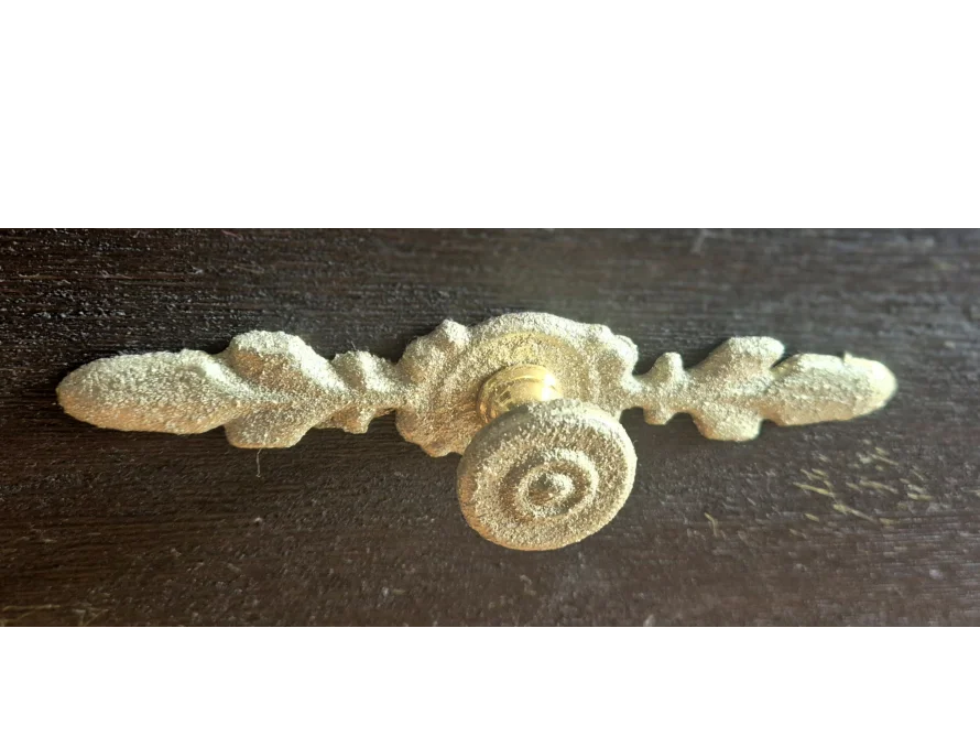 Goldener Möbelknauf