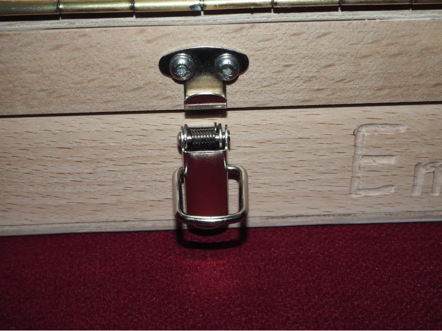 Verschluss einer Holzkiste