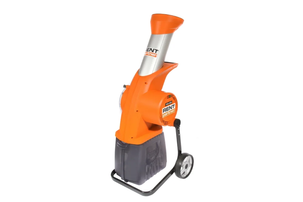Ein oranger, elektrischer Gartenhäcksler mit Rädern auf weißem Hintergrund.