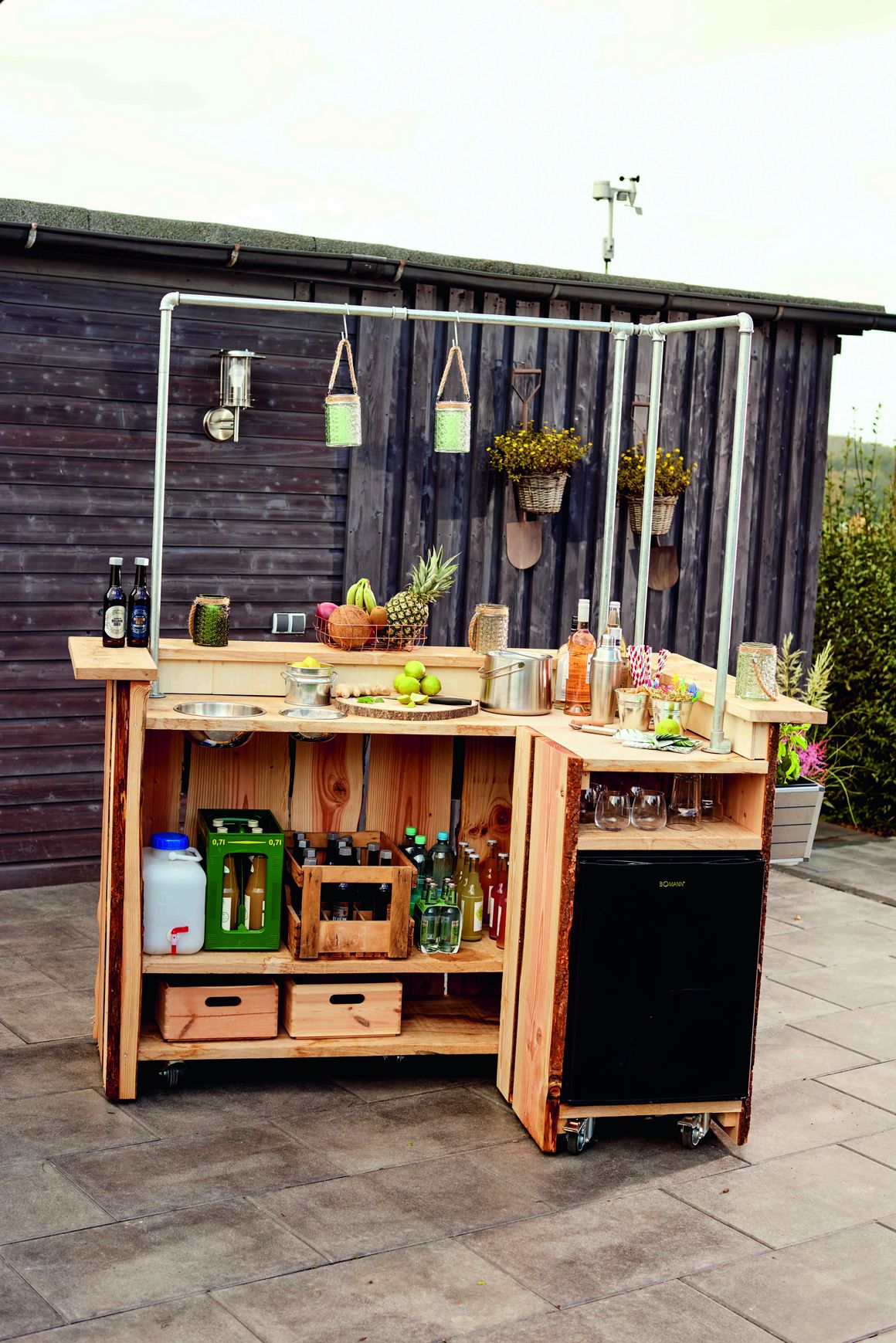Rollbare Gartenbar aus Holz