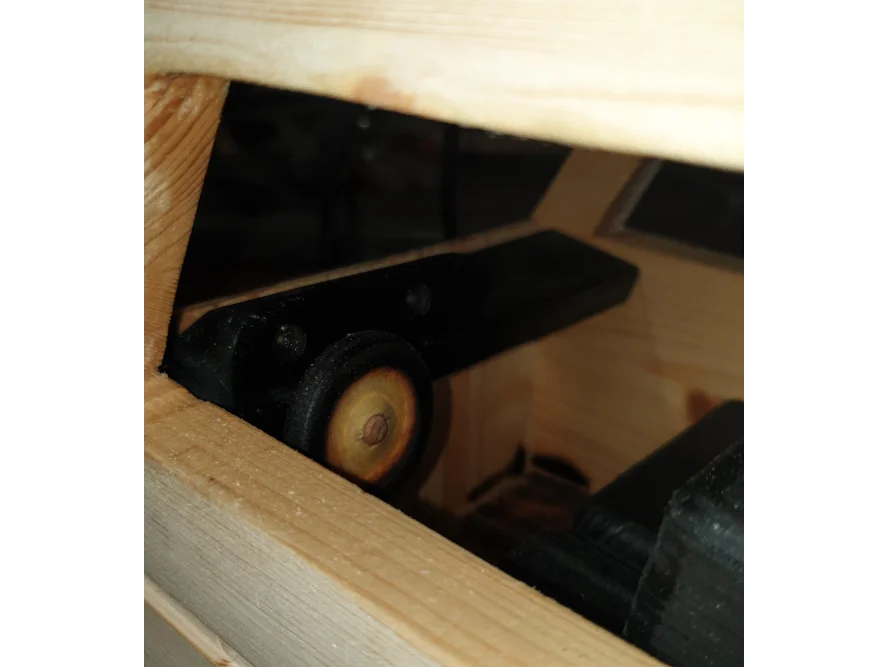 Lenkrad in einem Holzauto