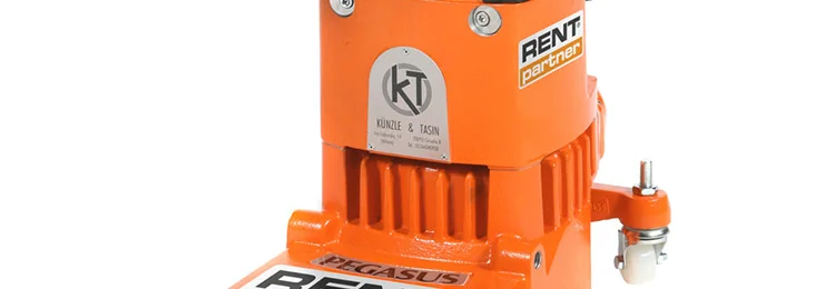 Orangefarbener Fußbodenschleifer mit zwei Griffen