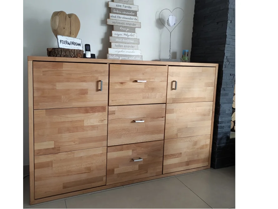 Holzkommode mit sechs Schubladen