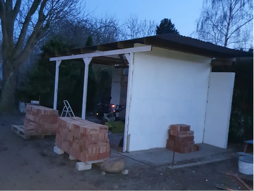 Rohbau eines Gartenhauses