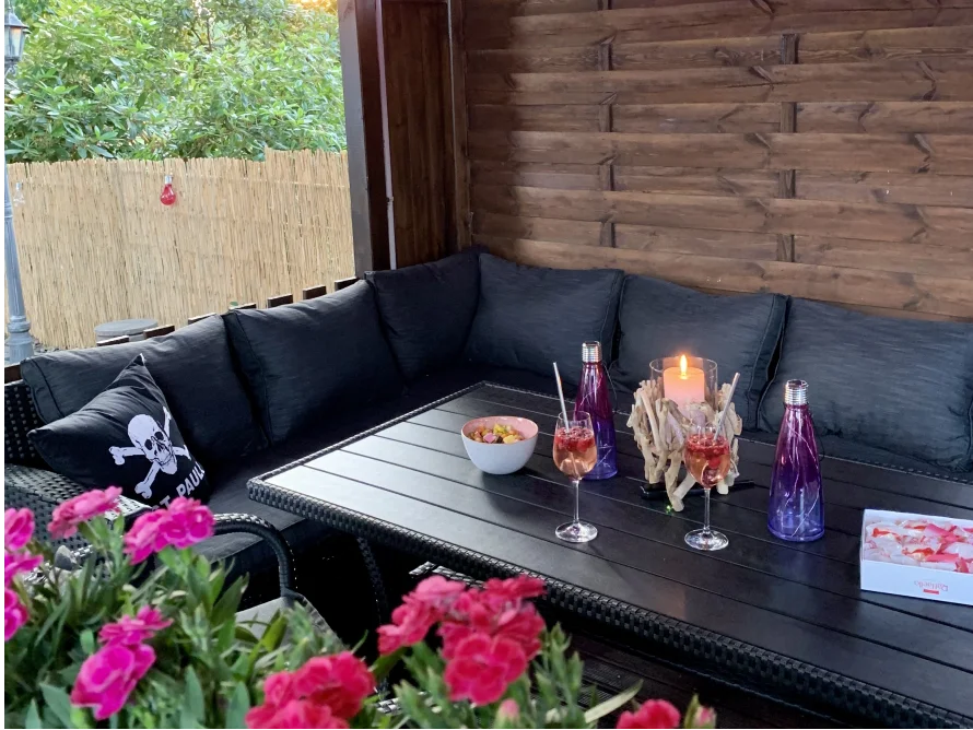 Gemütliche Lounge-Ecke im Garten