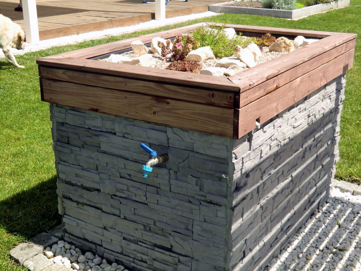 Regenwasserspeicher mit Wasserhahn