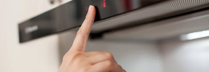 Hand bedient Dunstabzugshaube.