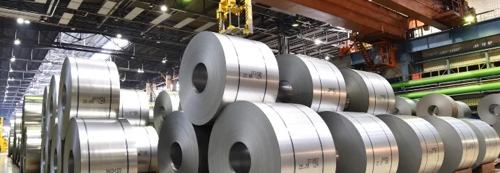 Stahlrollen in einem Lager