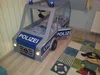 Polizei-Autobett in einem Kinderzimmer