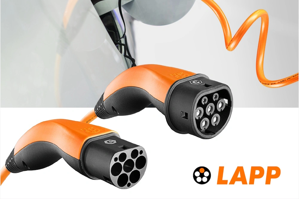 Zwei Stecker eines Ladekabels von LAPP