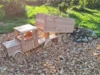Ein Spielzeuglaster aus Holz