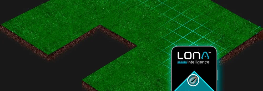 Roboter mäht Rasenfläche