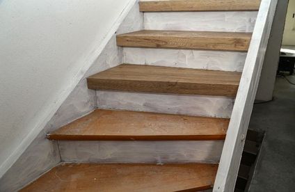 Treppe wird zum Renovieren vorbereitet