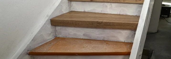 Holztreppe während der Renovierung