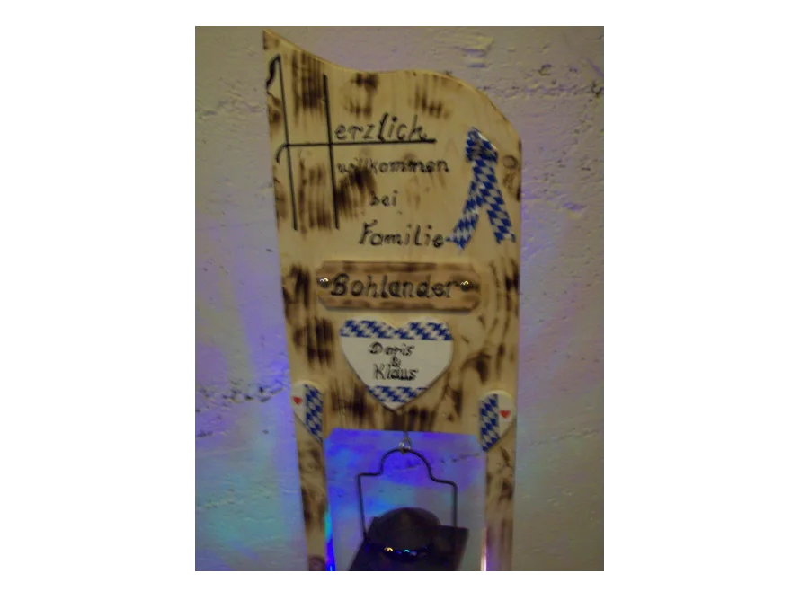 Holzherz mit Schriftzug und Laterne