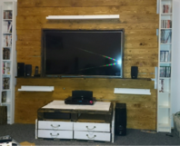 TV Wand aus Holz (Old Style)