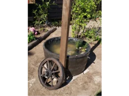 Wassertonne mit Wagenrad