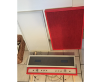 Elektronische Bauteile auf dem Boden