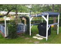 Gartenbereich mit Grillplatz und Laube