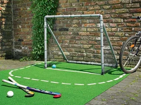 Kleines Hockeytor auf Kunstrasen