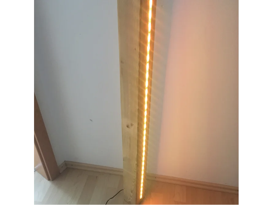 Stehlampe aus einem alten Holzbalken