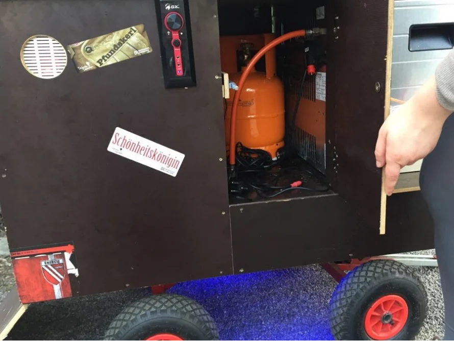 Innenraum eines Imbisswagens