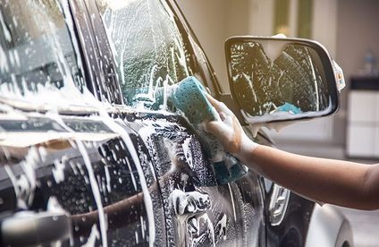 RT Auto reinigen Schritt 2 20 30 717x467 Auto reinigen Einschäumen