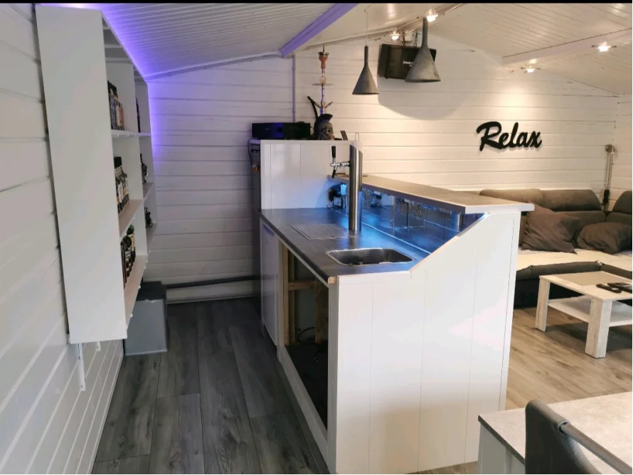 Gartenhausbar mit Zapfanlage