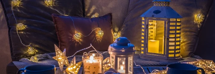 Gemütlicher Balkon mit Kerzen