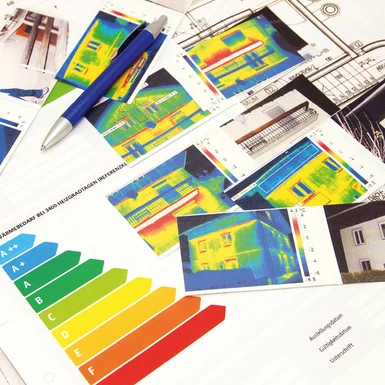 Wärmebildkamera Aufnahmen eines Hauses und Energieausweis