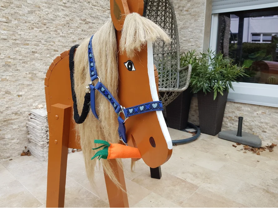 Spielzeugpferd aus Holz