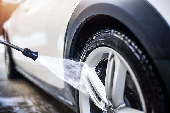 Flecken im Auto: Mit diesen Tricks wird Ihr Wagen sauber