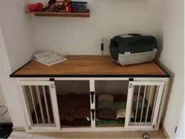 Doppel Hundebox aus Holz mit Kissen