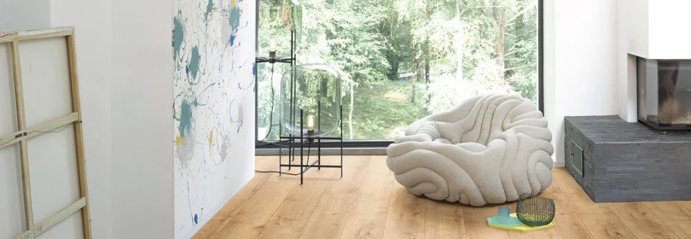 Heller Holzboden in einem Wohnzimmer