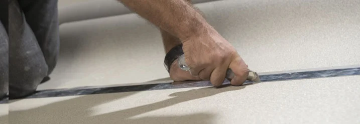 Ausroll-Vinyl zurechtschneiden