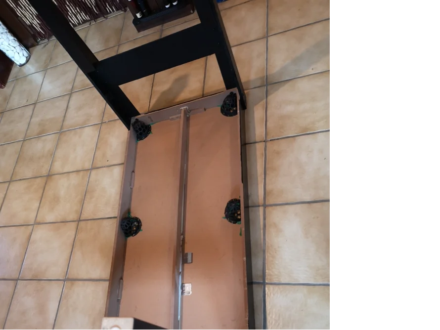 Unterseite eines Möbelstücks