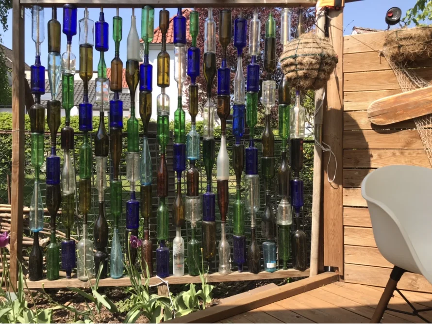 Sichtschutz aus Glasflaschen