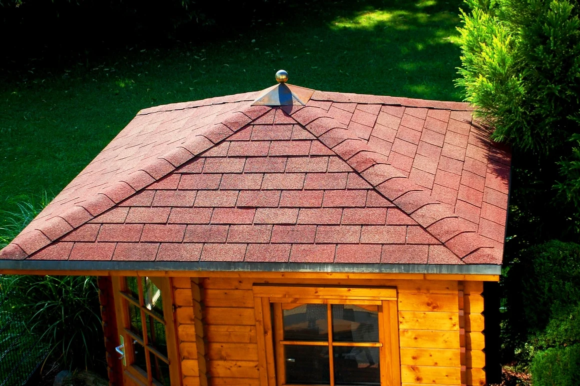 Gartenhaus mit rotem Dach