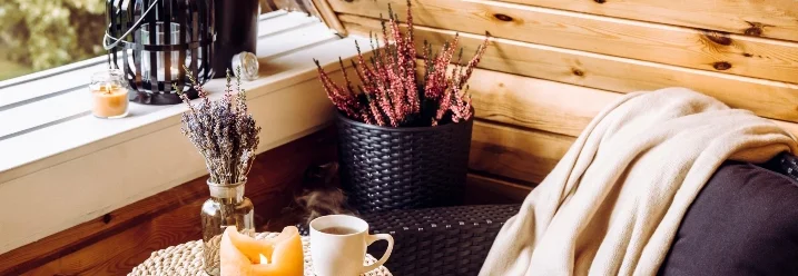 Gemütliche Ecke mit Tasse Tee