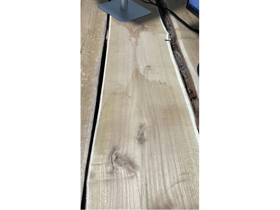 Hellbraune Holzplatte mit Maserung