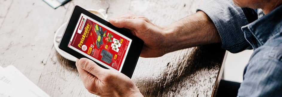 Person hält Tablet