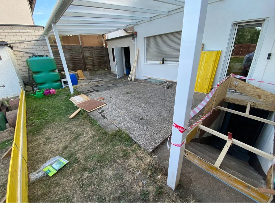 Bau einer Terasse mit Treppe