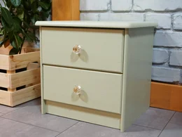 Grüne Kommode mit zwei Schubladen