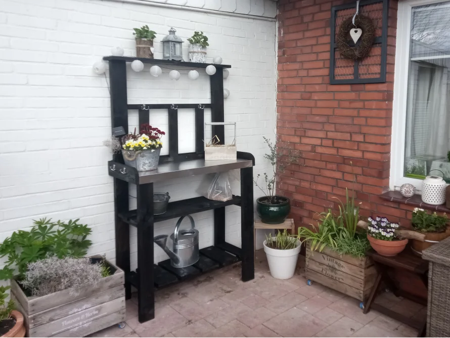 Gärtnertisch im Wintergarten